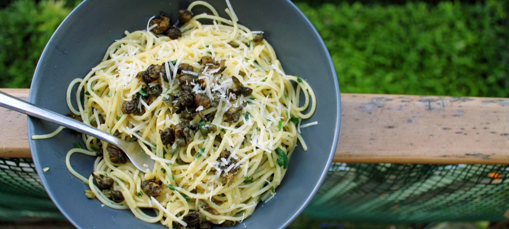 Spaghetti al Albi mit Kapern und Zitrone